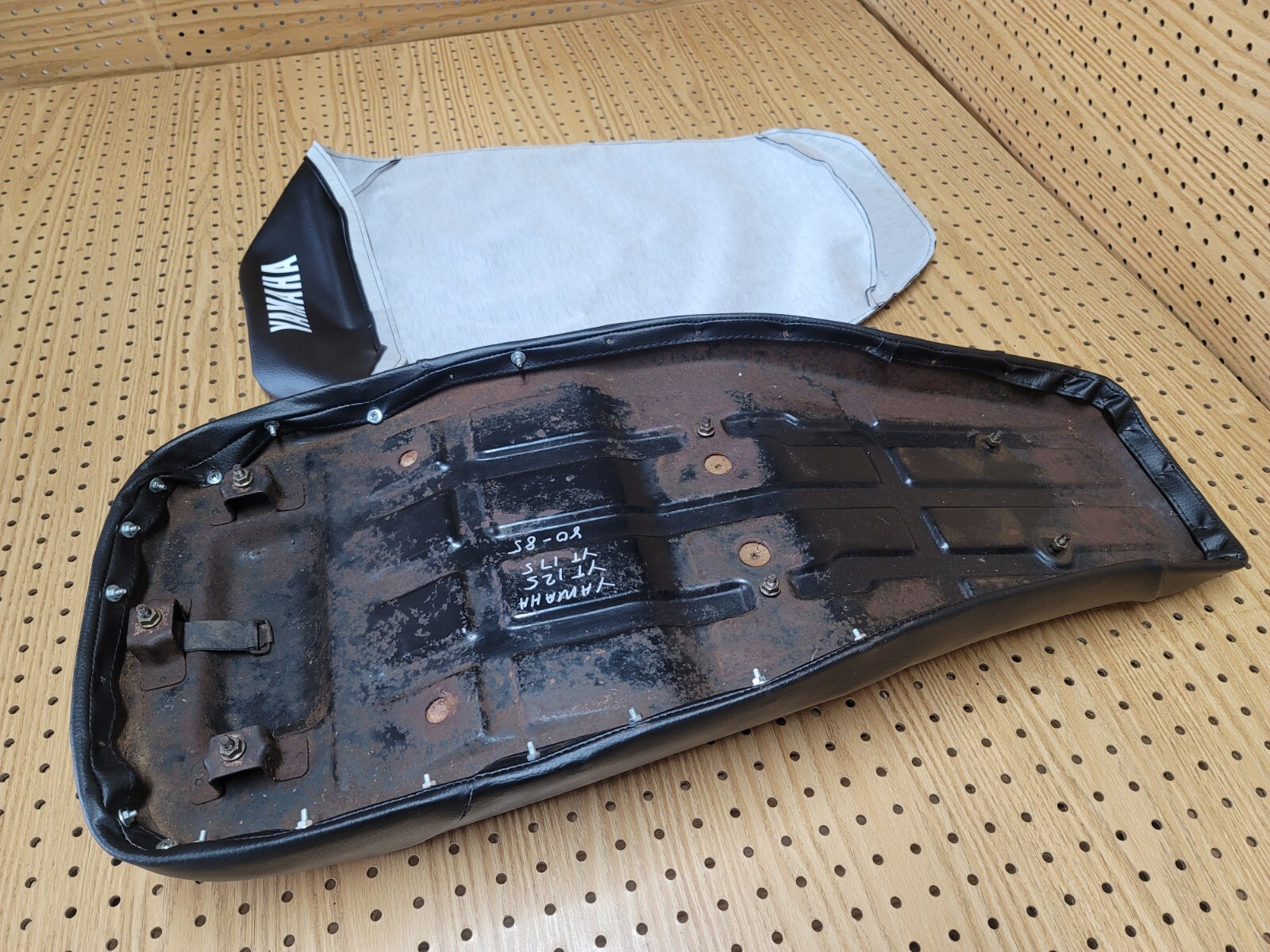 YAMAHA YT125 YT175 TRI-MOTO SEAT COVER 1980 TO 1985 MODEL [Y-110]