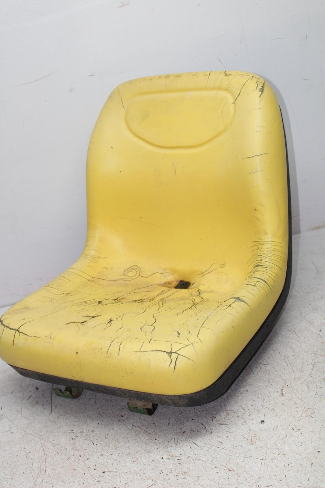 1997 JOHN DEERE GATOR 6X4 FRONT PASSENGER SIDE SEAT