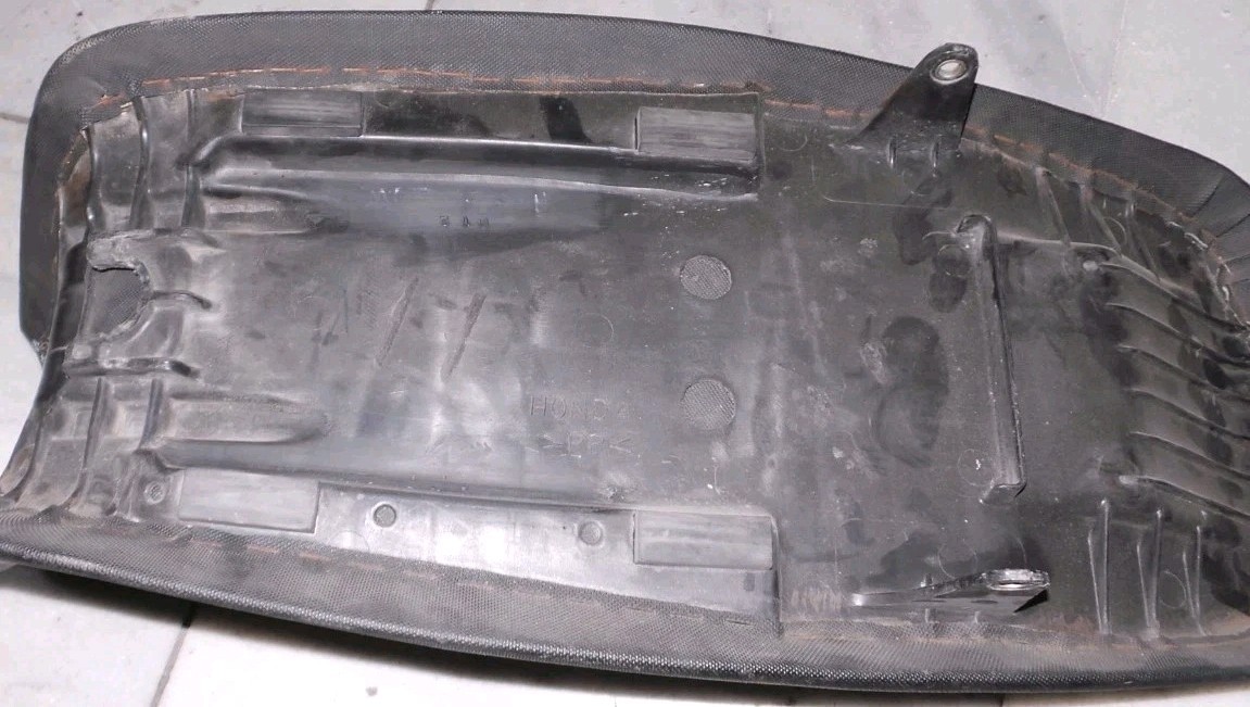 HONDA NX 650 DOMINATOR SEAT SADDLE USED GENUINE AS MY PICTURES