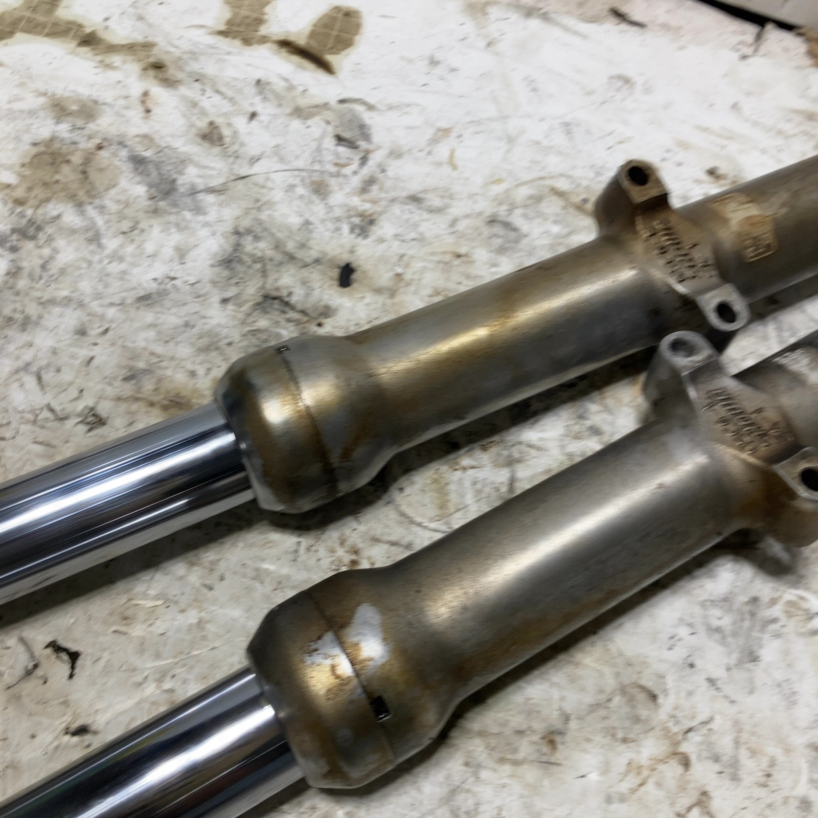 04-05 Harley Dyna OEM Front Fork Set Pair Shock Suspension NEED RESEAL STRAIGHT