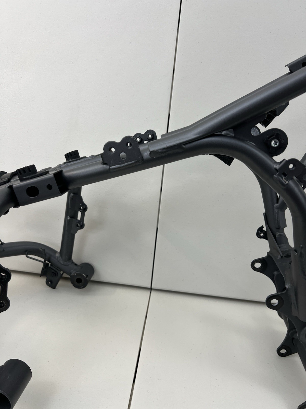 22 23 24 25 2025 Yamaha YZF-R7 YZF R7 Main Frame Chassis STRAIGHT SLVG REG OEM