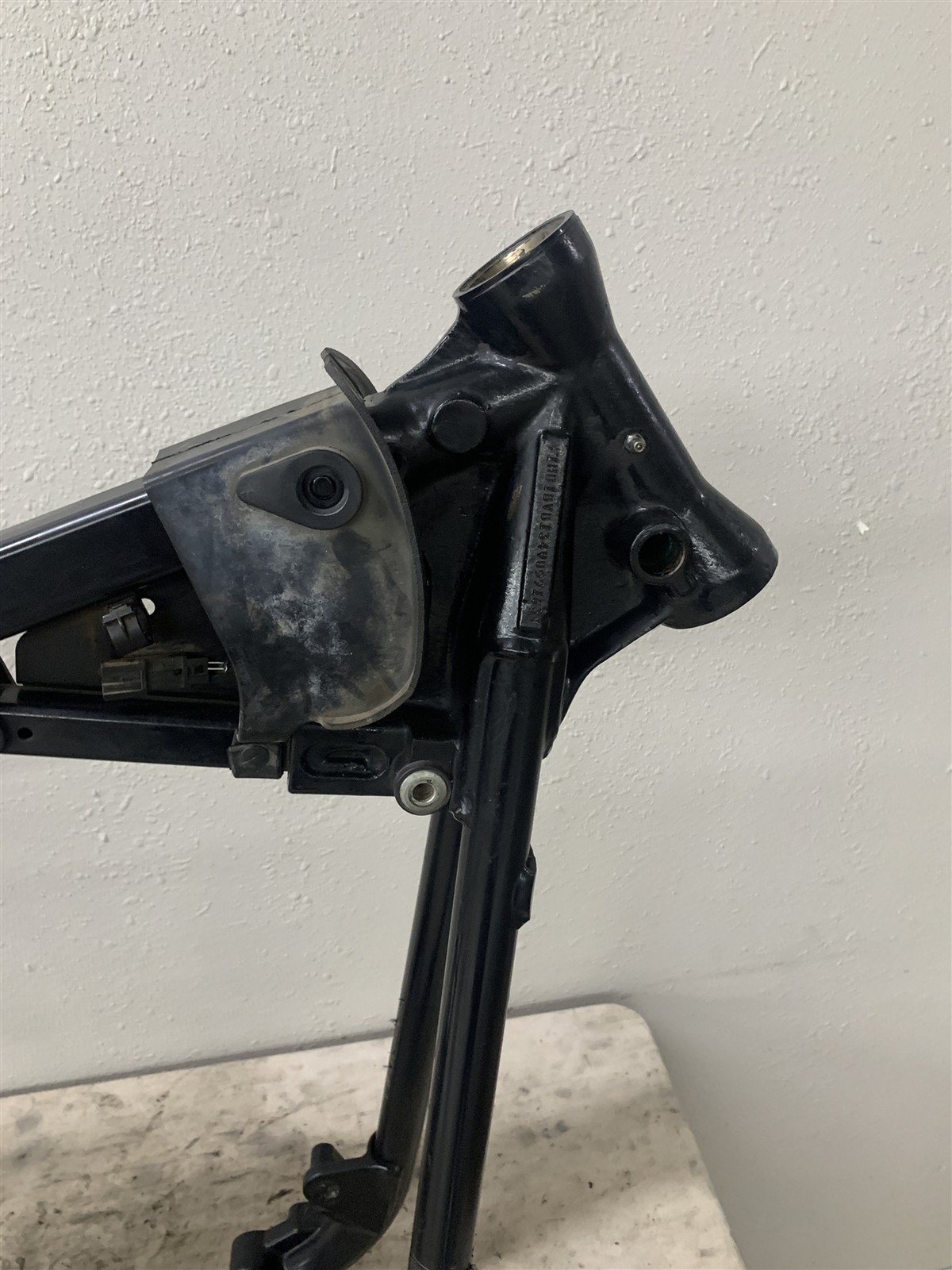 Harley-Davidson 04 Softail Standard FXSTI Main Frame Chassis Straight