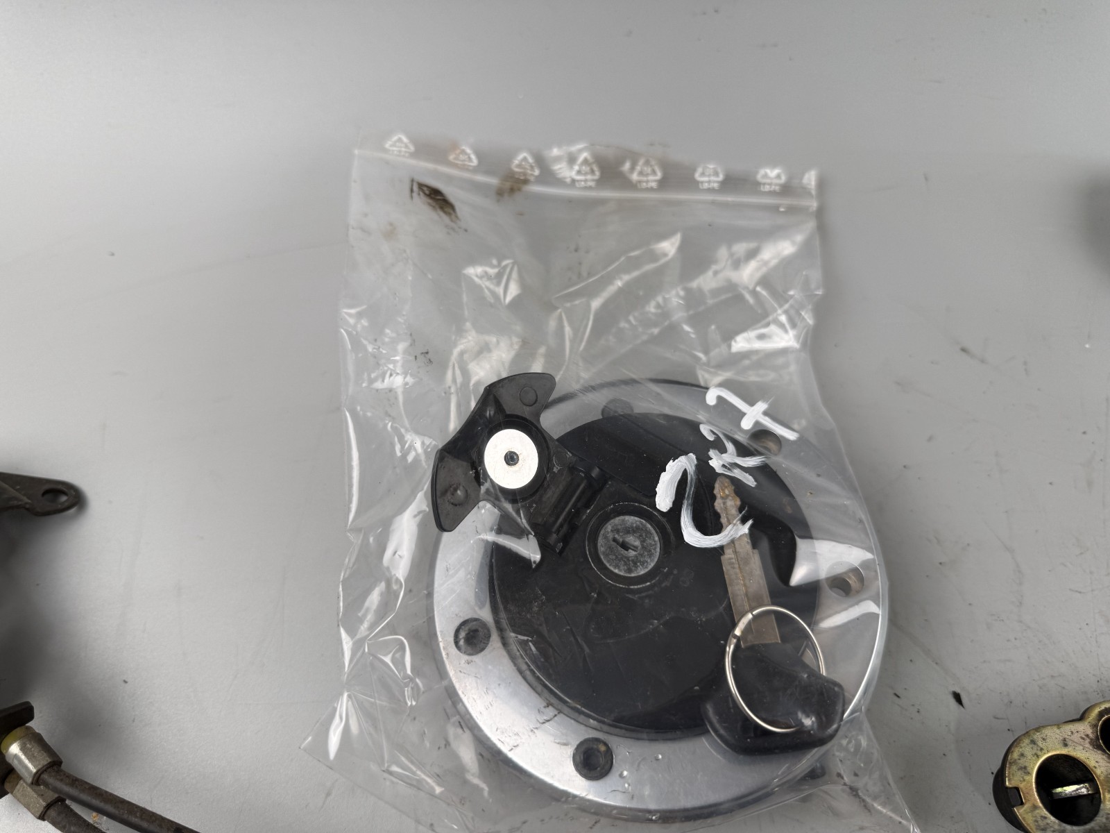 Kawasaki ZR-7 ZR750F lock set key lock tank lock seat lock set