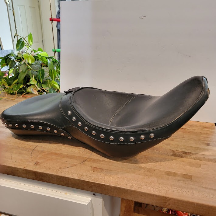 CORBIN 84-05 HARLEY-DAVIDSON SOFTAIL DUAL TOURING Saddle STUDDED SEAT 561