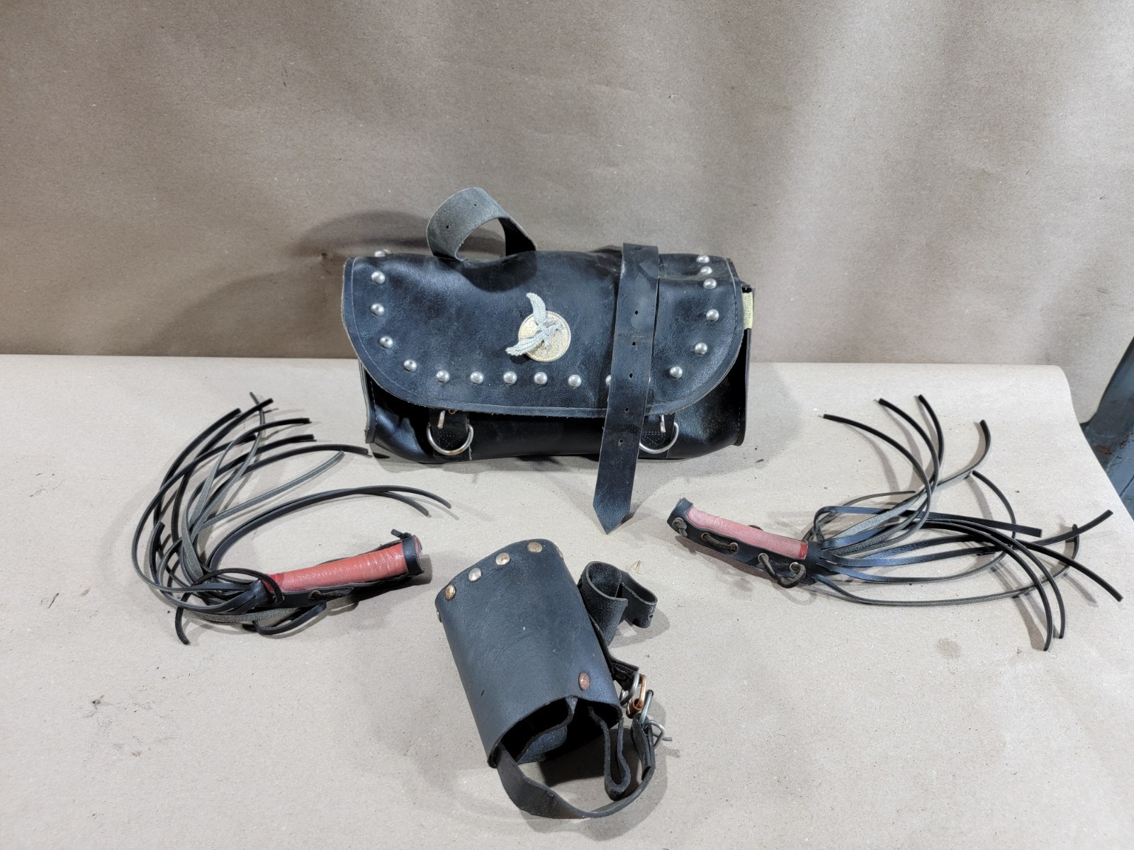 2005 VICTORY KINGPIN Faux leather Handlebar bag with lever covers with fringes