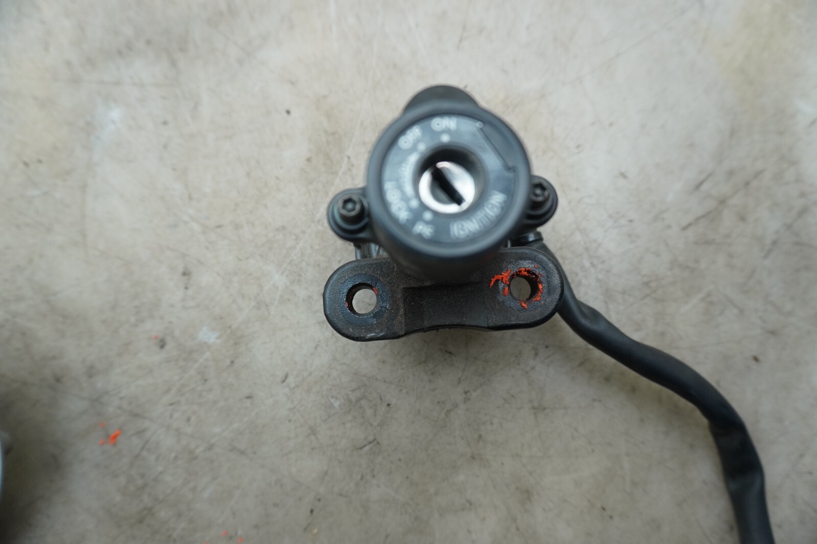 05 SUZUKI GSXR 1000 IGNITION KEY LOCKSET E-3689