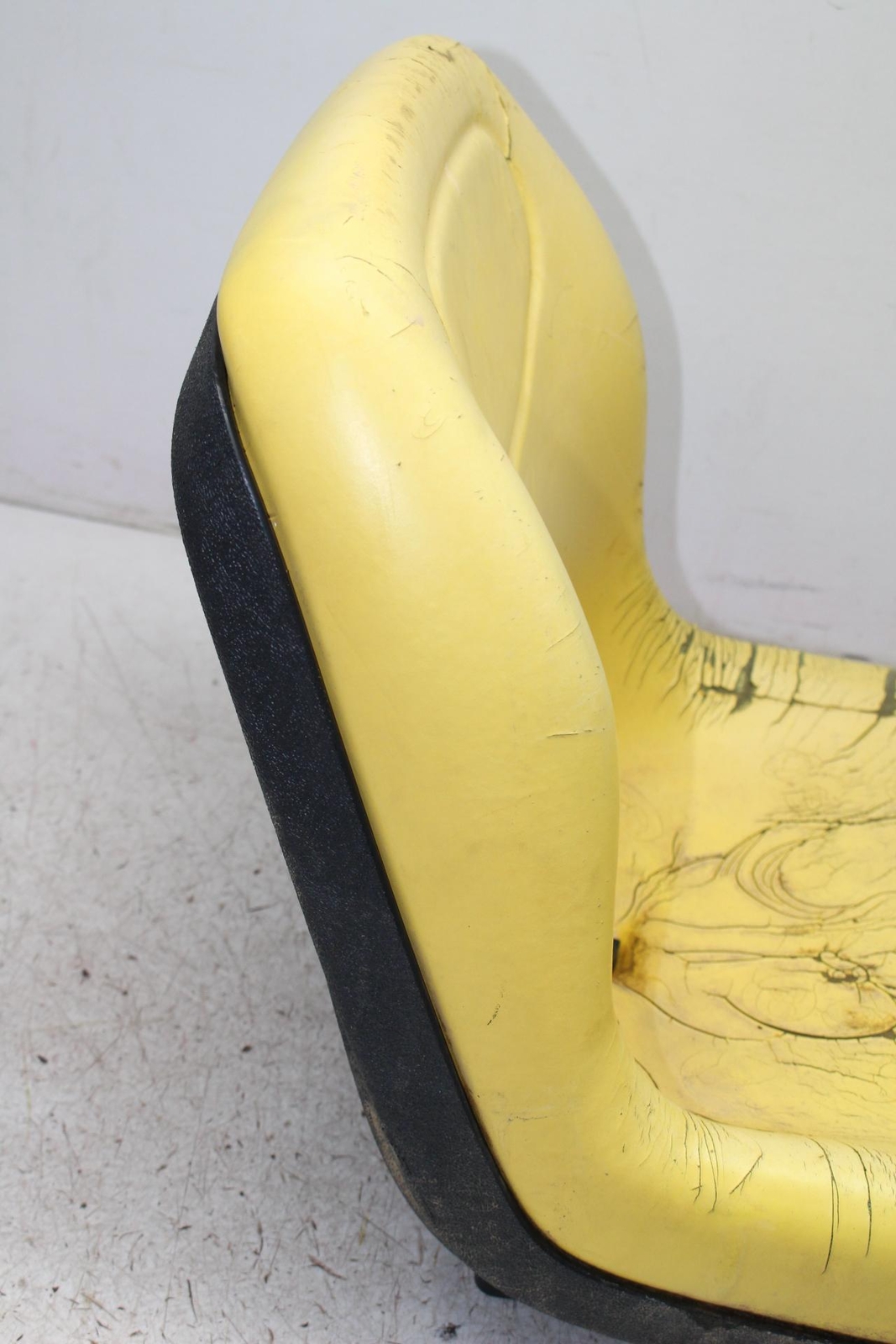 1997 JOHN DEERE GATOR 6X4 FRONT PASSENGER SIDE SEAT