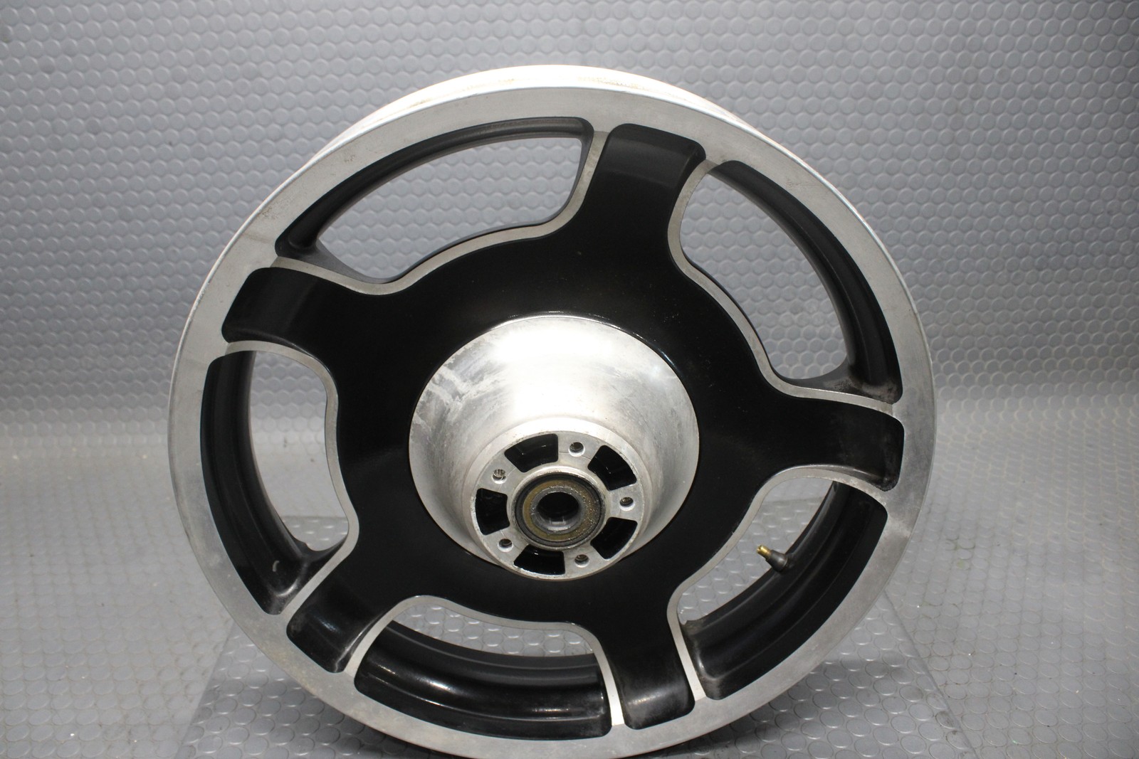 10-13 Harley Street Road Airstrike 5 Spoke Front Wheel Rim 18×3.5 OEM 47871-10