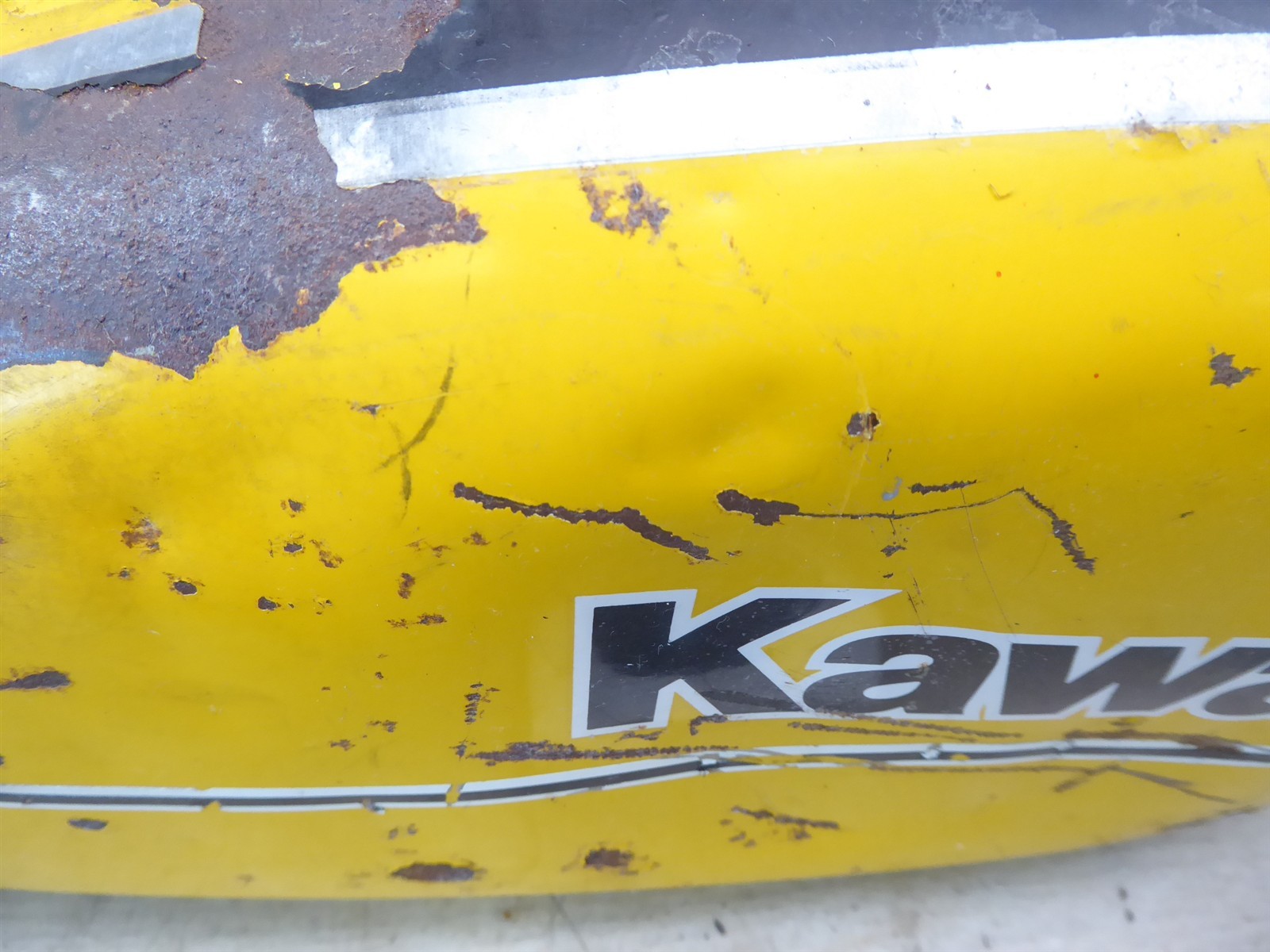 1979 Kawasaki KE100 G5 Enduro K21219) yellow gas petrol fuel tan with cap