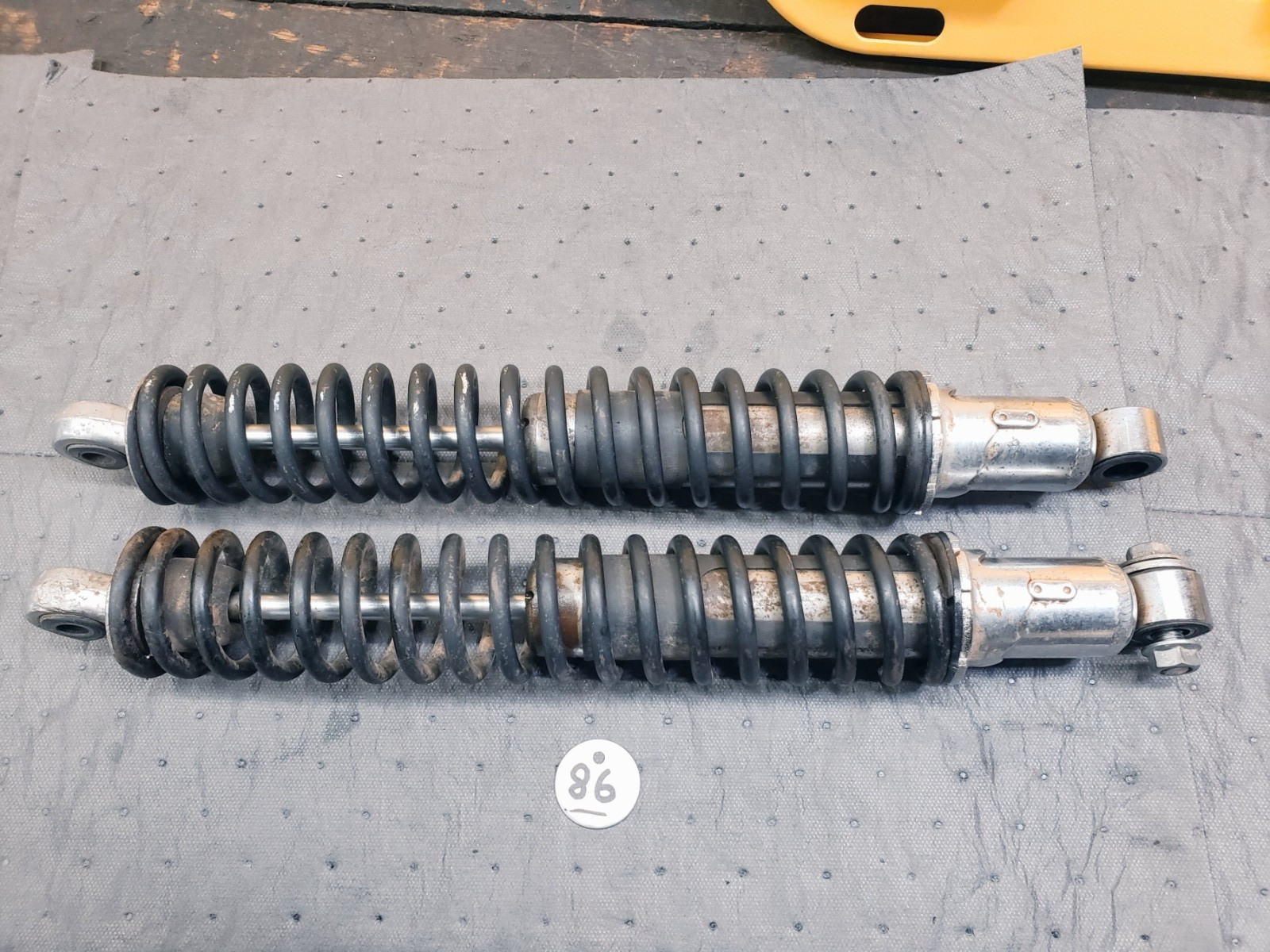 HONDA 1980-84 XL125, 1980-83 XL185, REAR SHOCK SET ASSEMBLY #52400-437-712