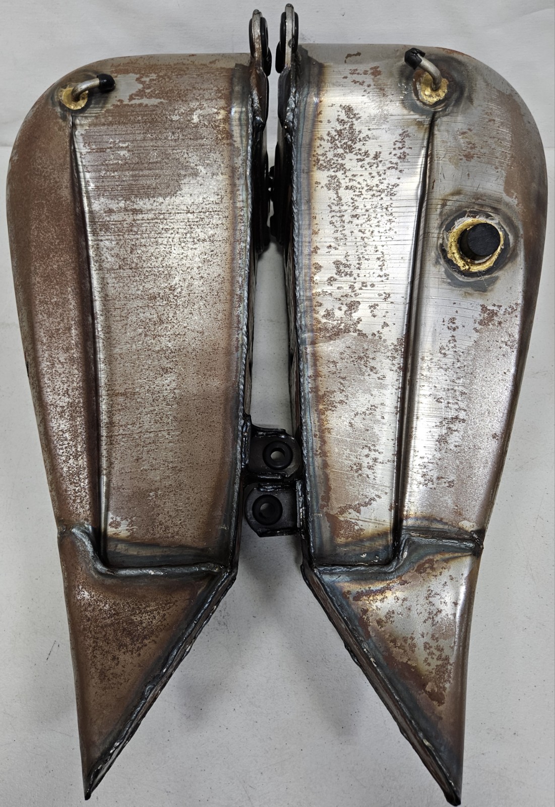 Harley Stretched Gas Tank With Dash Panel – Softail? – 6 Gal – READ DESCRIPTION!