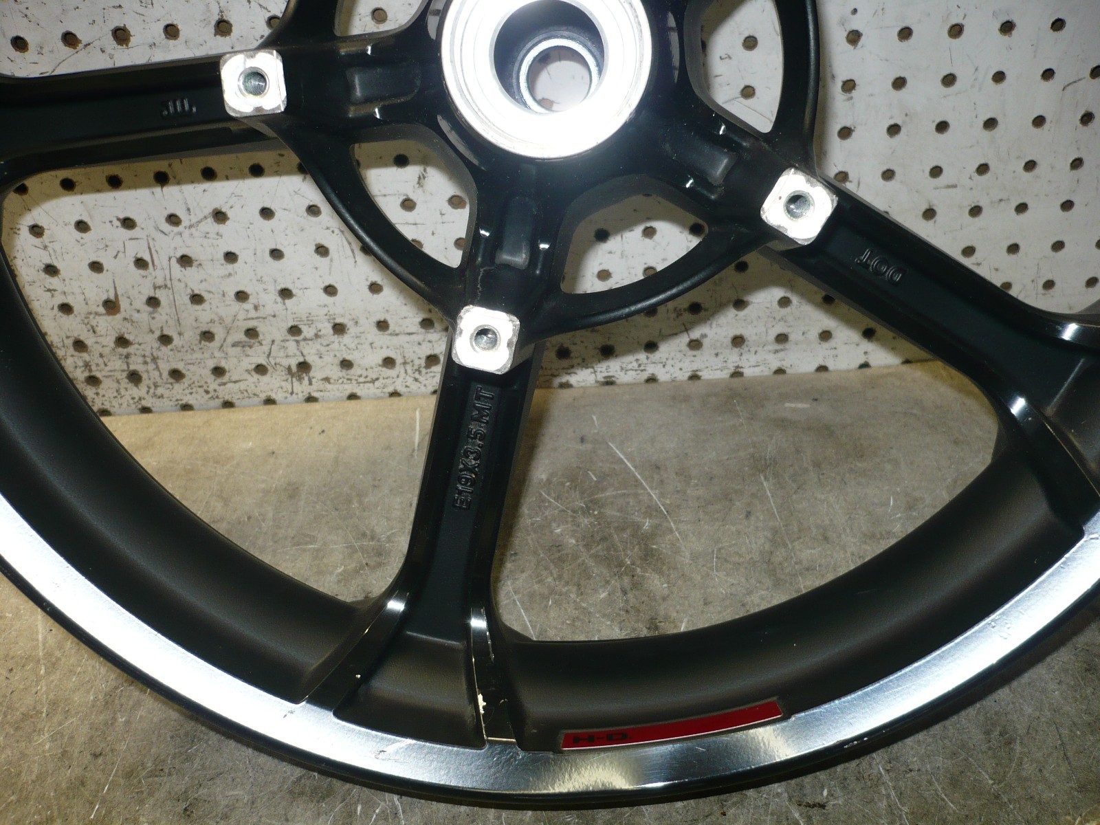 HD HARLEY 00 23 TOURING CVO TOMAHAWK FRONT WHEEL RIM 19X3.50 5 SPOKES