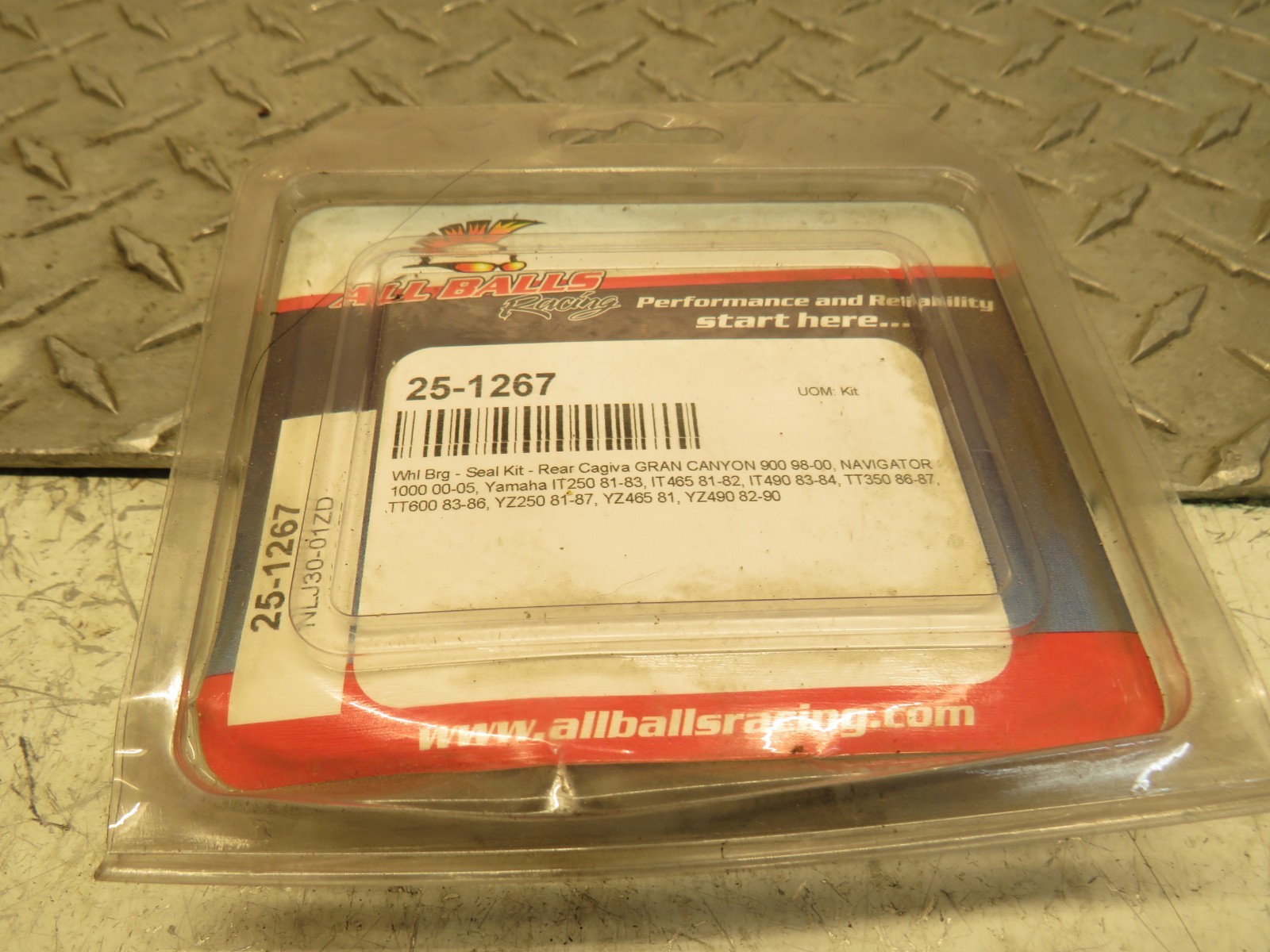 1982 – 1990 YAMAHA YZ 465/490 OEM WHEEL BERRING / SEAL KIT NEW #25-1267