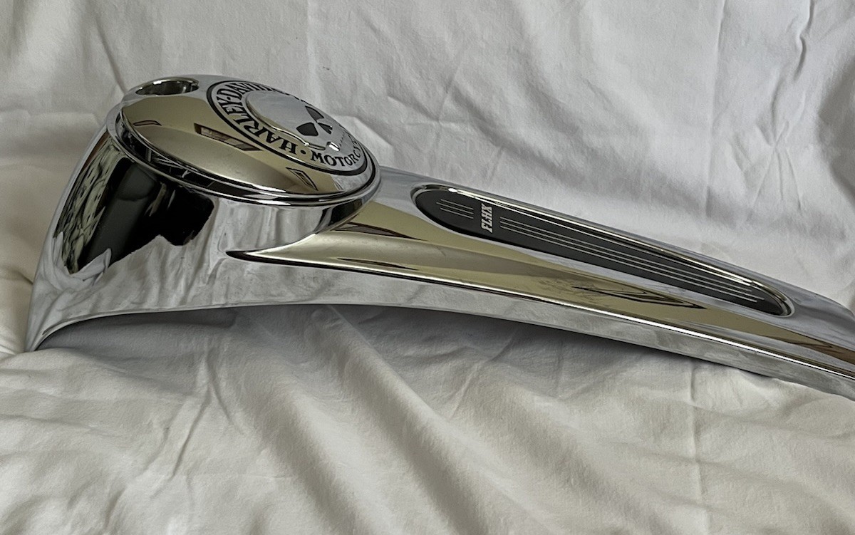 Harley Touring FLHX Street Glide OEM Fuel Tank Console Willie G Skull NO KEY