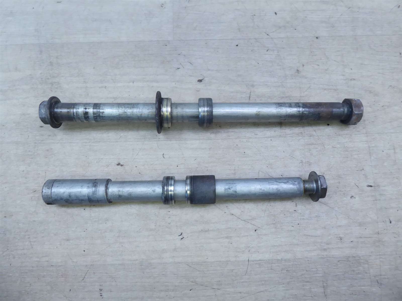 2000 Honda CBR600 F4 H20869) front and rear wheel axle bolts set