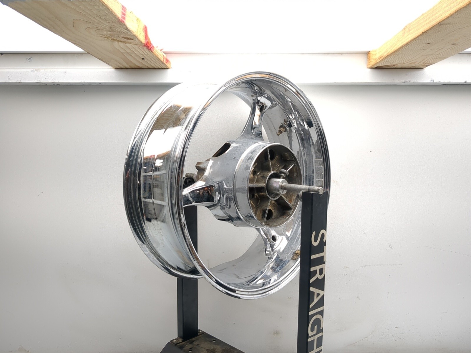 05 06 Suzuki GSXR1000 Rear Wheel Rim DAMAGED 17X6.00 CHROME