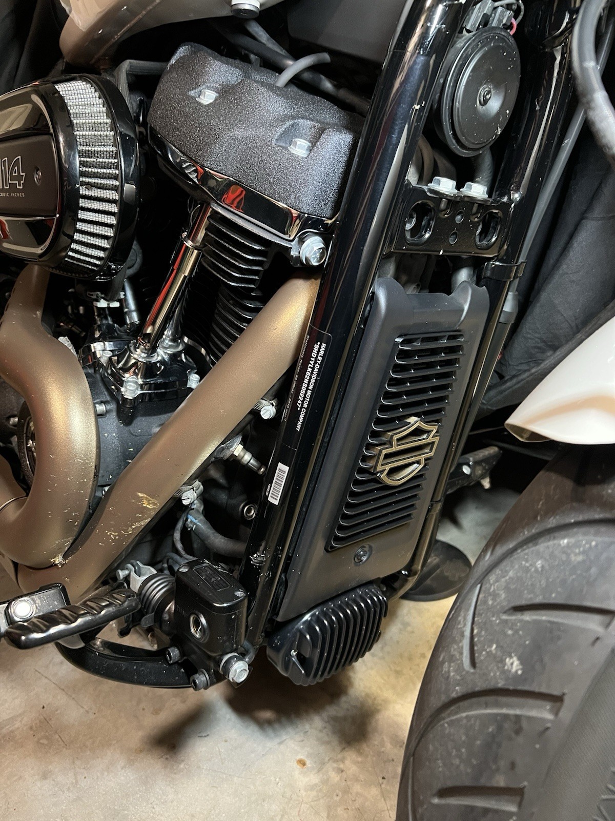 CUSTOM Colours, Oil Cooler Stone Guard, Suits ’18-later Harley M8 Softail