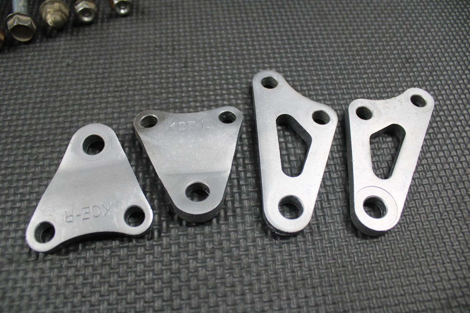 1996 96-04 HONDA XR250R OEM ENGINE MOTOR MOUNT STAY HANGER BRACKETS BOLTS RUBBER