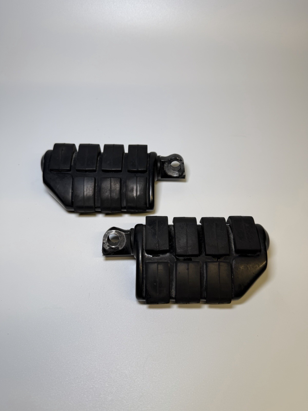 Pair Black Foot Pegs Rest For Harley-Davidson Motorcycle Touring Male Peg Mount