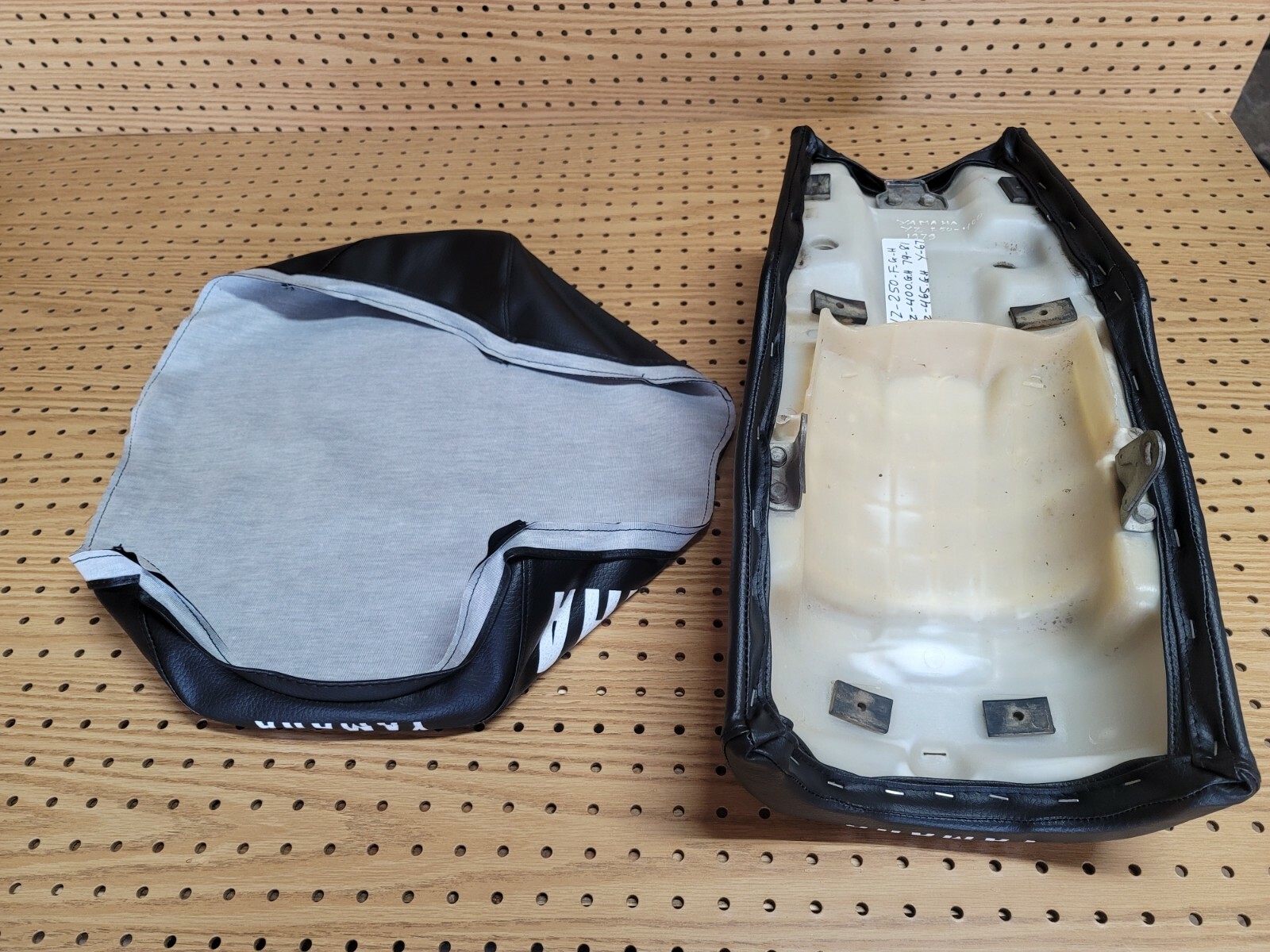 YAMAHA YZ250 F.G.H – YZ400 – YZ465 G.H SEAT COVER 1979 TO 1981 (BLACK) (Y*-67)