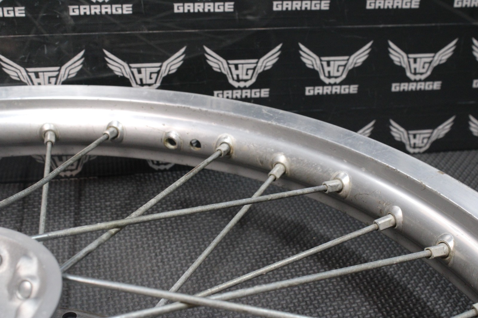2000 YAMAHA YZ250 21″ X 1.60″ OEM FRONT WHEEL RIM HUB 4SS-25111-01-00