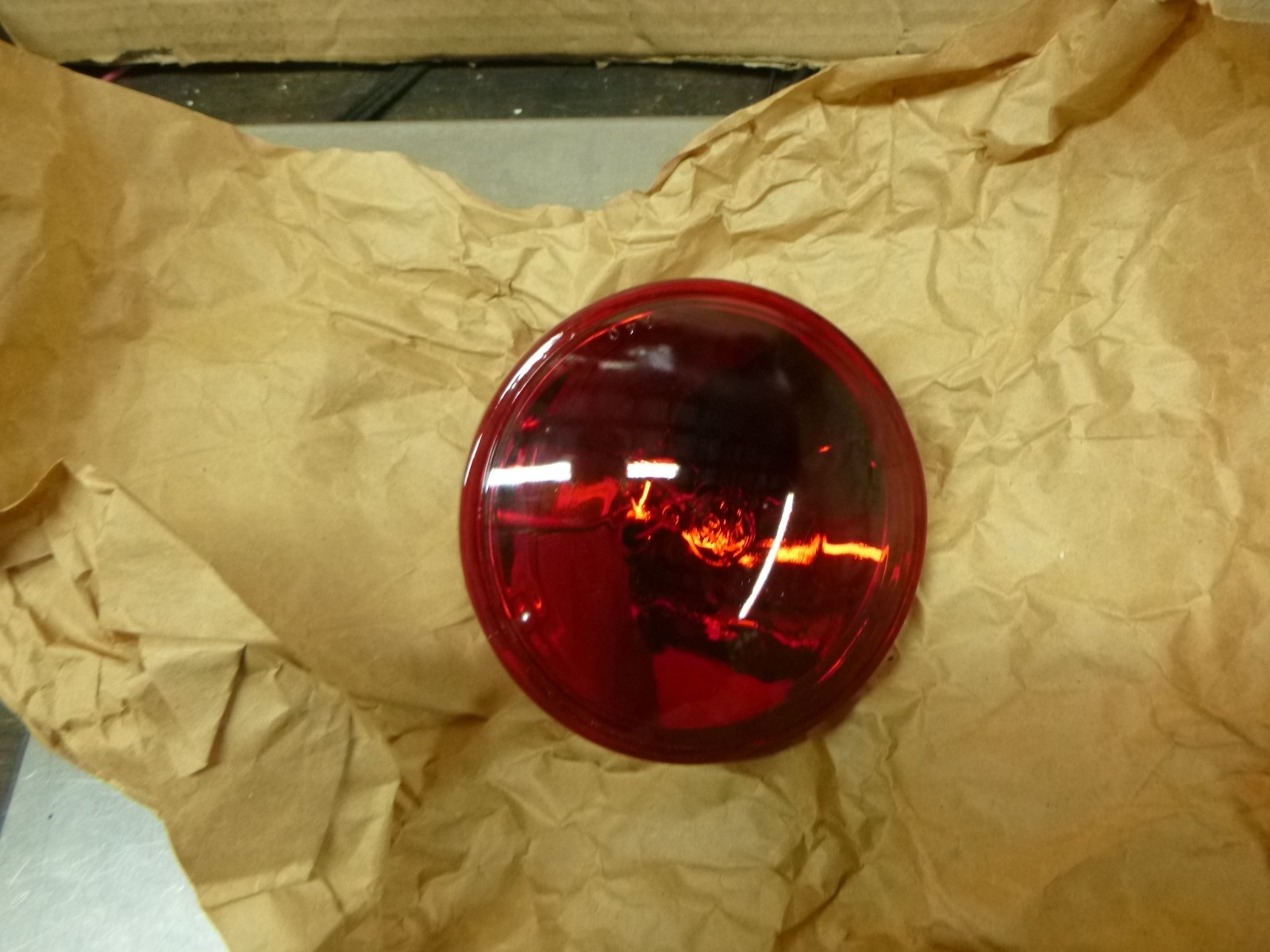 N.O.S. HARLEY DAVIDSON RED SPOTLIGHT BULB 68727-64