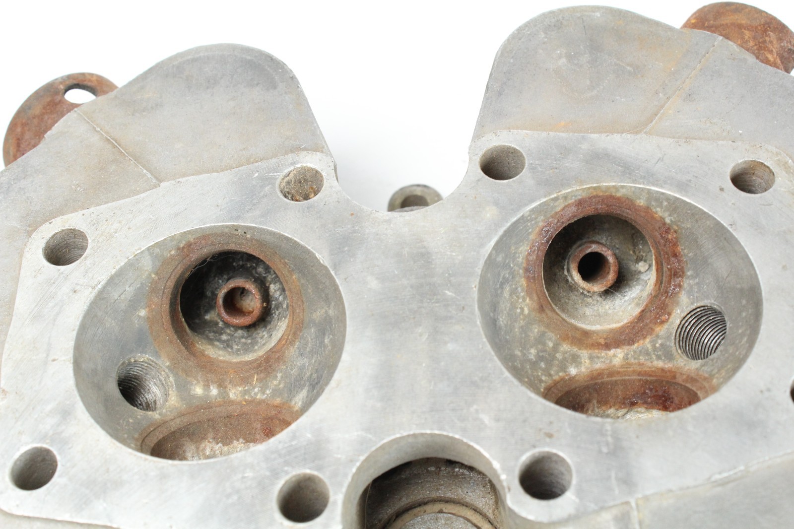 Triumph T100 500 8 Bolt Cylinder Head E3991 70-3991 BROKEN FIN x1