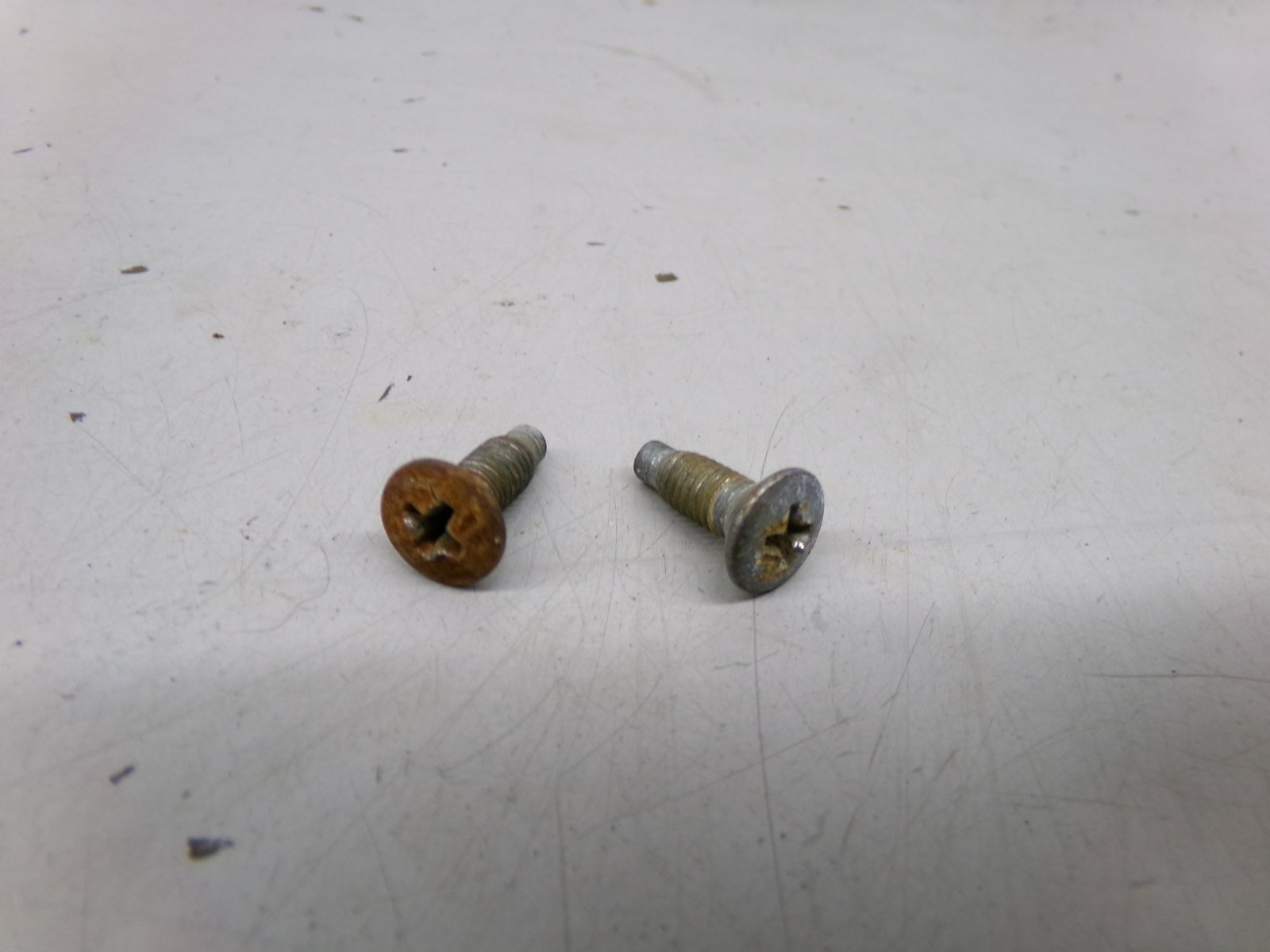 Headlight Shell Screws Pair for Kawasaki Vulcan VN1500 FI 2002 K236