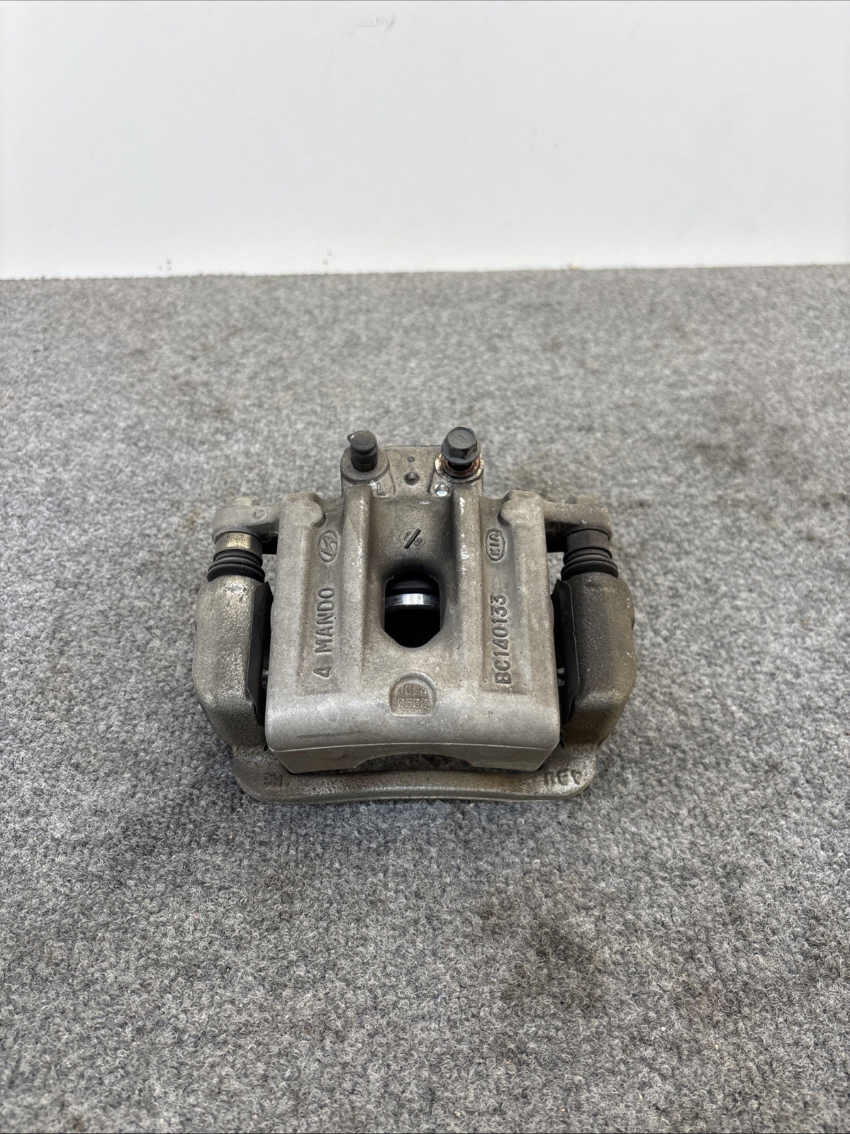 11-16 Hyundai Equus Rear Left Driver Side Brake Caliper BC140133 Oem