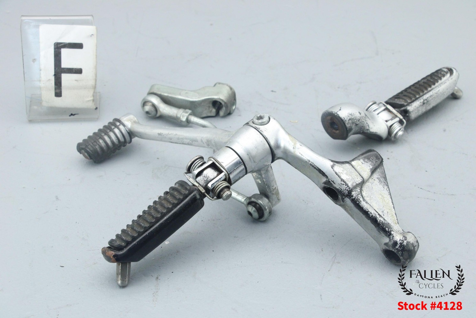 2006 Harley Vrod Front Driver Foot Peg + Mount Bracket Set SPRAY PAINT #4128