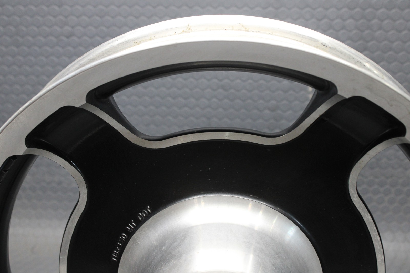 10-13 Harley Street Road Airstrike 5 Spoke Front Wheel Rim 18×3.5 OEM 47871-10