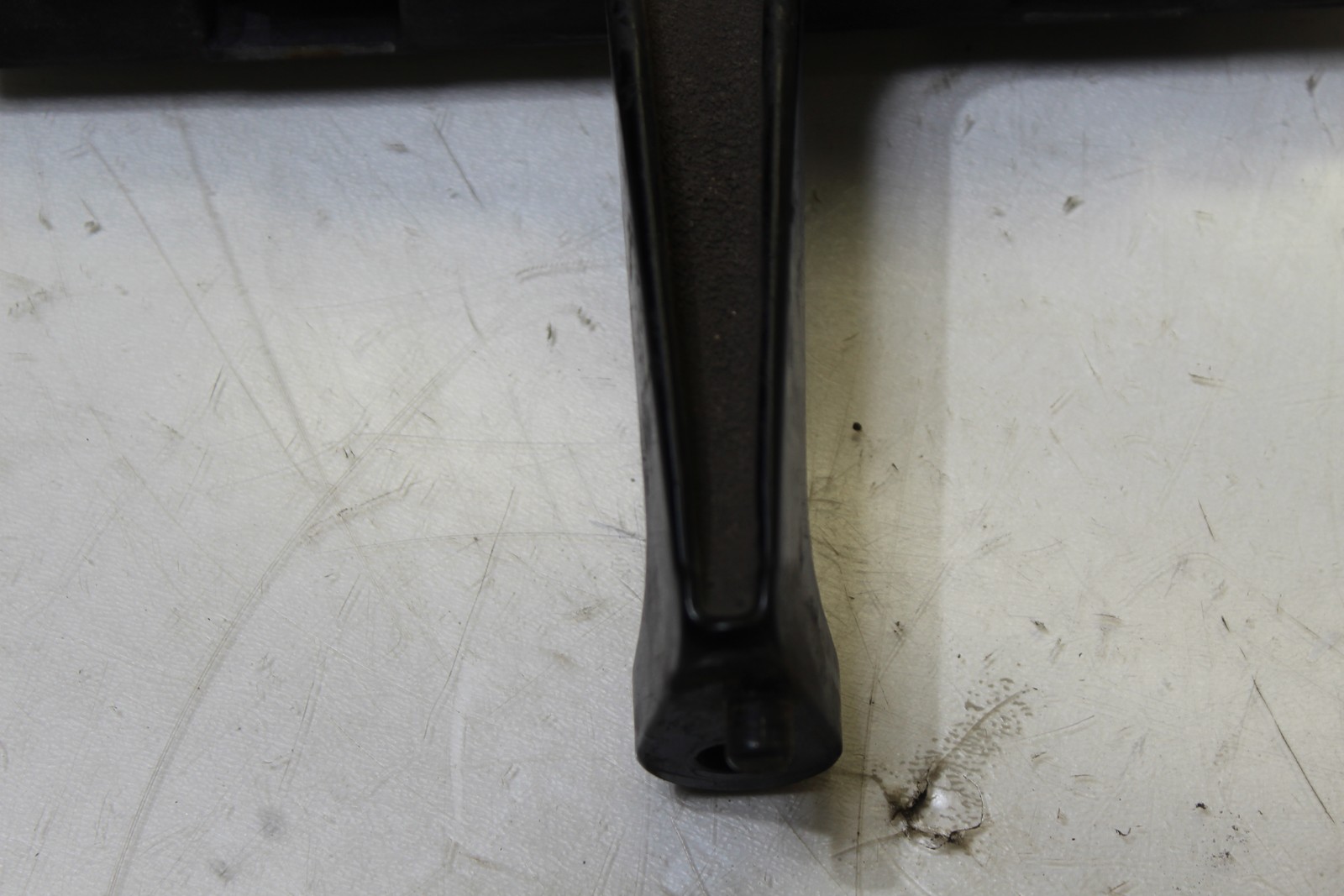 2006 Harley-Davidson FLHTCUI Rear Passenger Foot Rests Pegs Pair Board