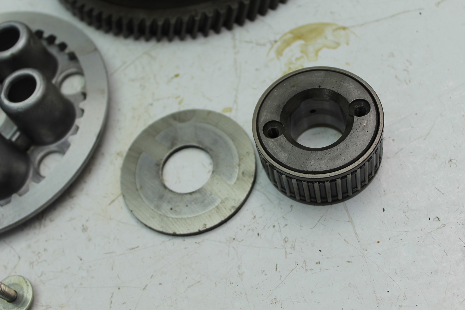 1982 SUZUKI GS650GL (#504) CLUTCH BASKET ASSEMBLY WITH CLUTCH PLATES