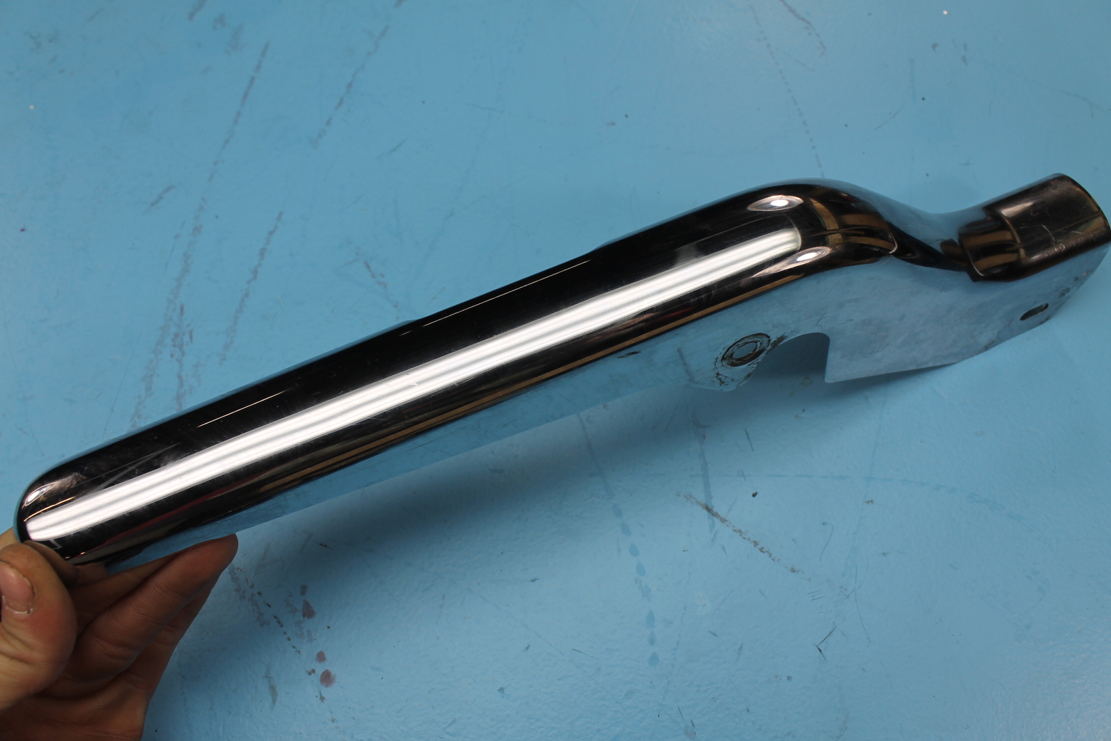47504-97 HARLEY-DAVIDSON CHROME RIGHT REAR FENDER STRUT FRAME COVER (1)