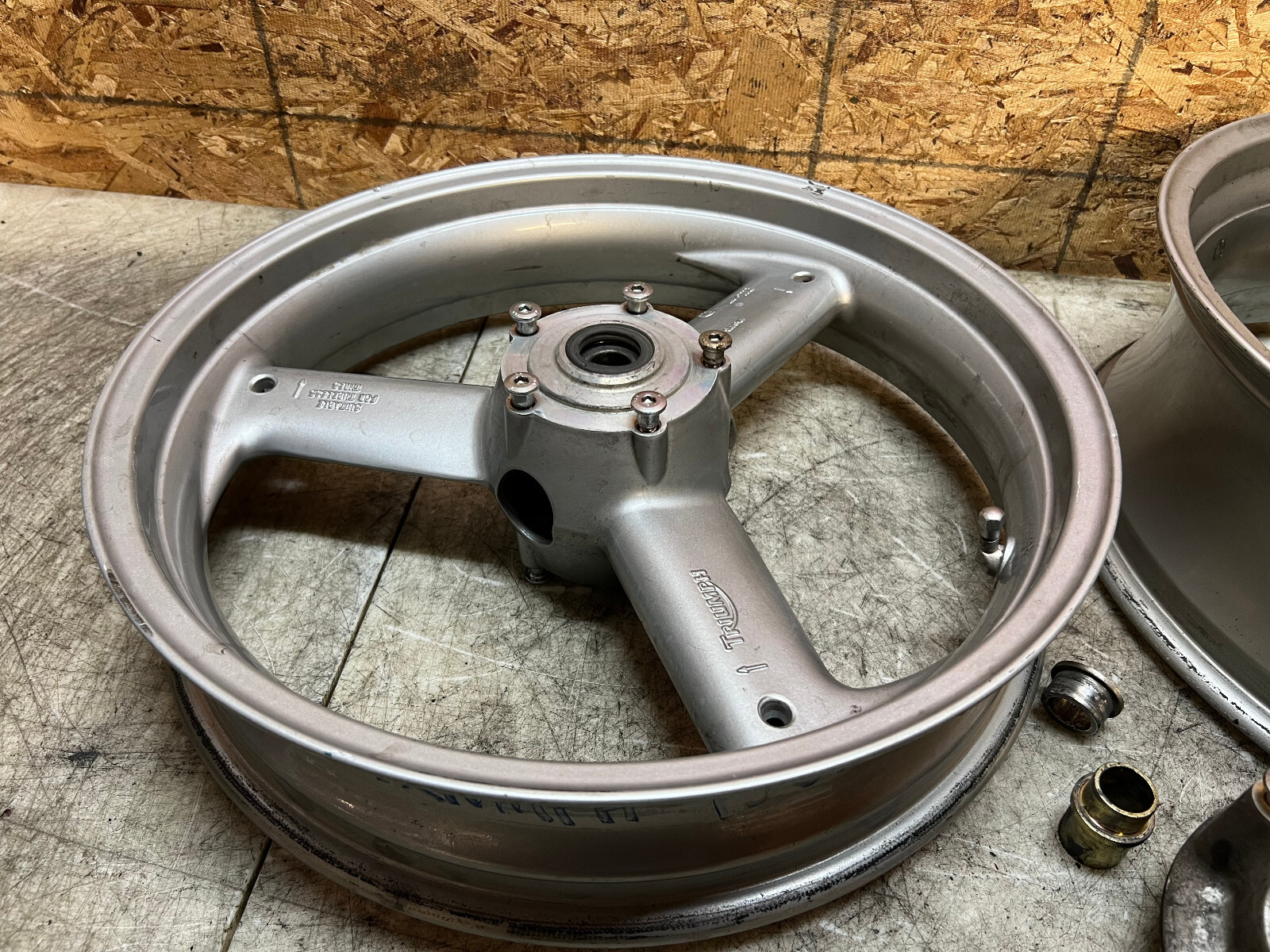 00 01 02 03 TRIUMPH DAYTONA SPRINT 955i FRONT WHEEL REAR WHEEL BACK RIM PAIR