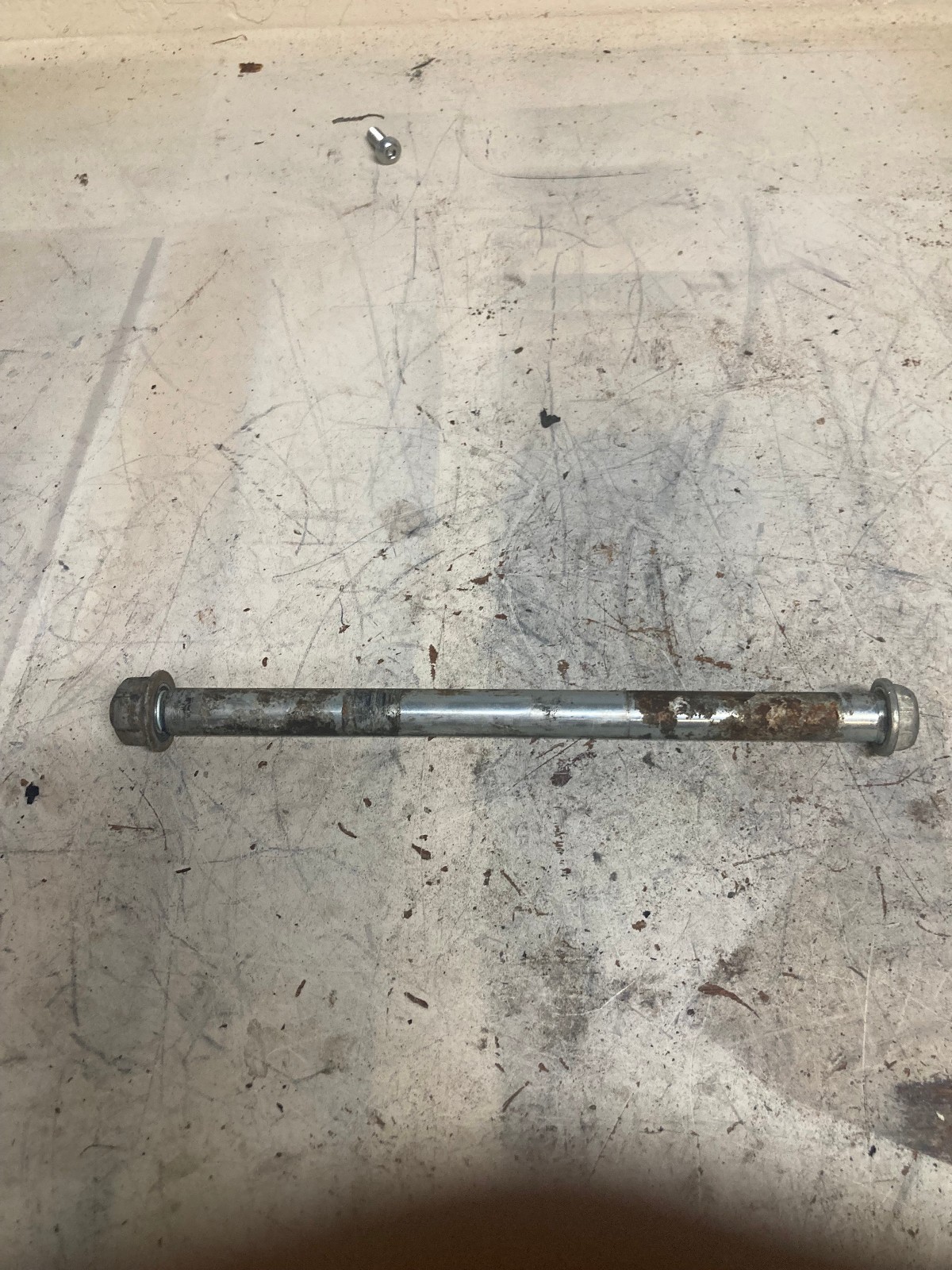 1984 Kawaski kdx200 Swingarm bolt USED i-292 33032-1042 N.L.A