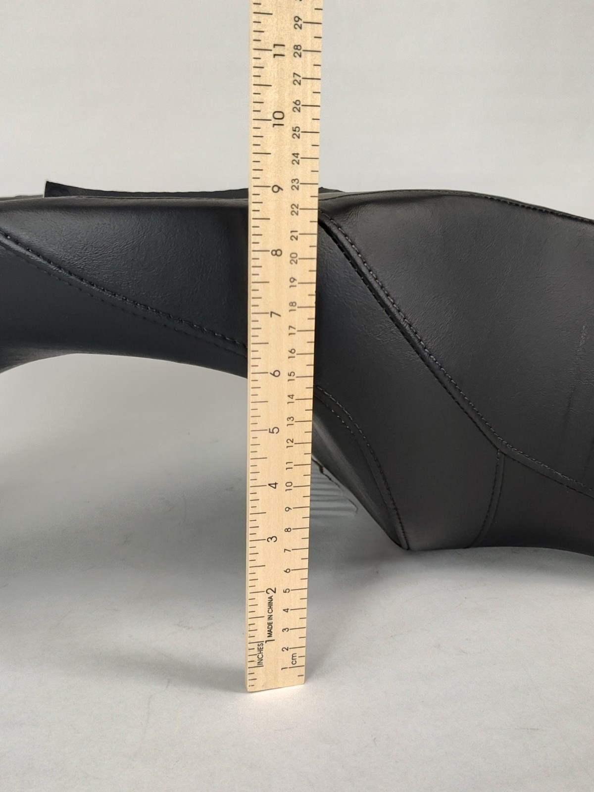 OEM 24688 Genuine Harley-Davidson Touring Stock Motorcycle Seat