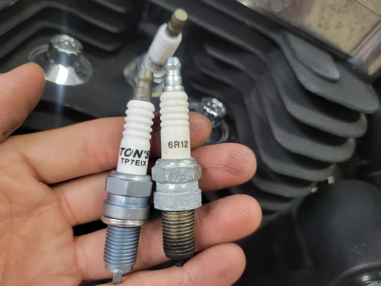 Iridium Spark Plugs & 8.5mm Race Wires 1999-2008 Harley H-D FLT FLH FLHT FLTR