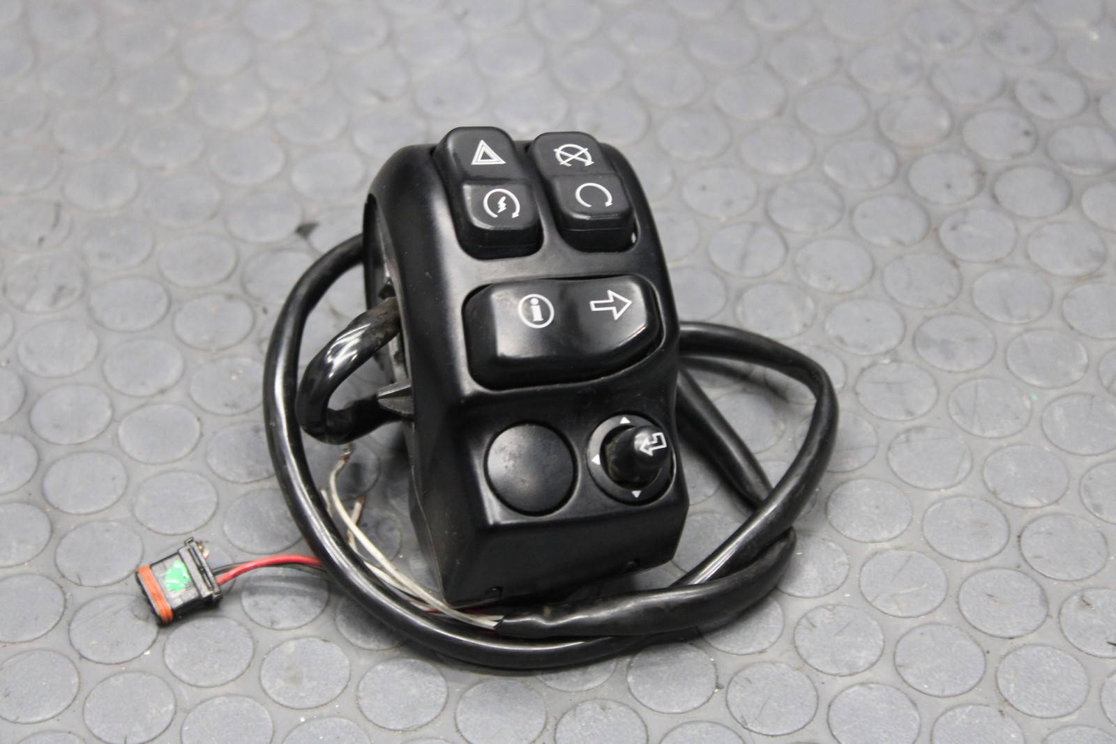 2016-2018 Harley Electra Road Street Right Control Switch Pack OEM 71500129B
