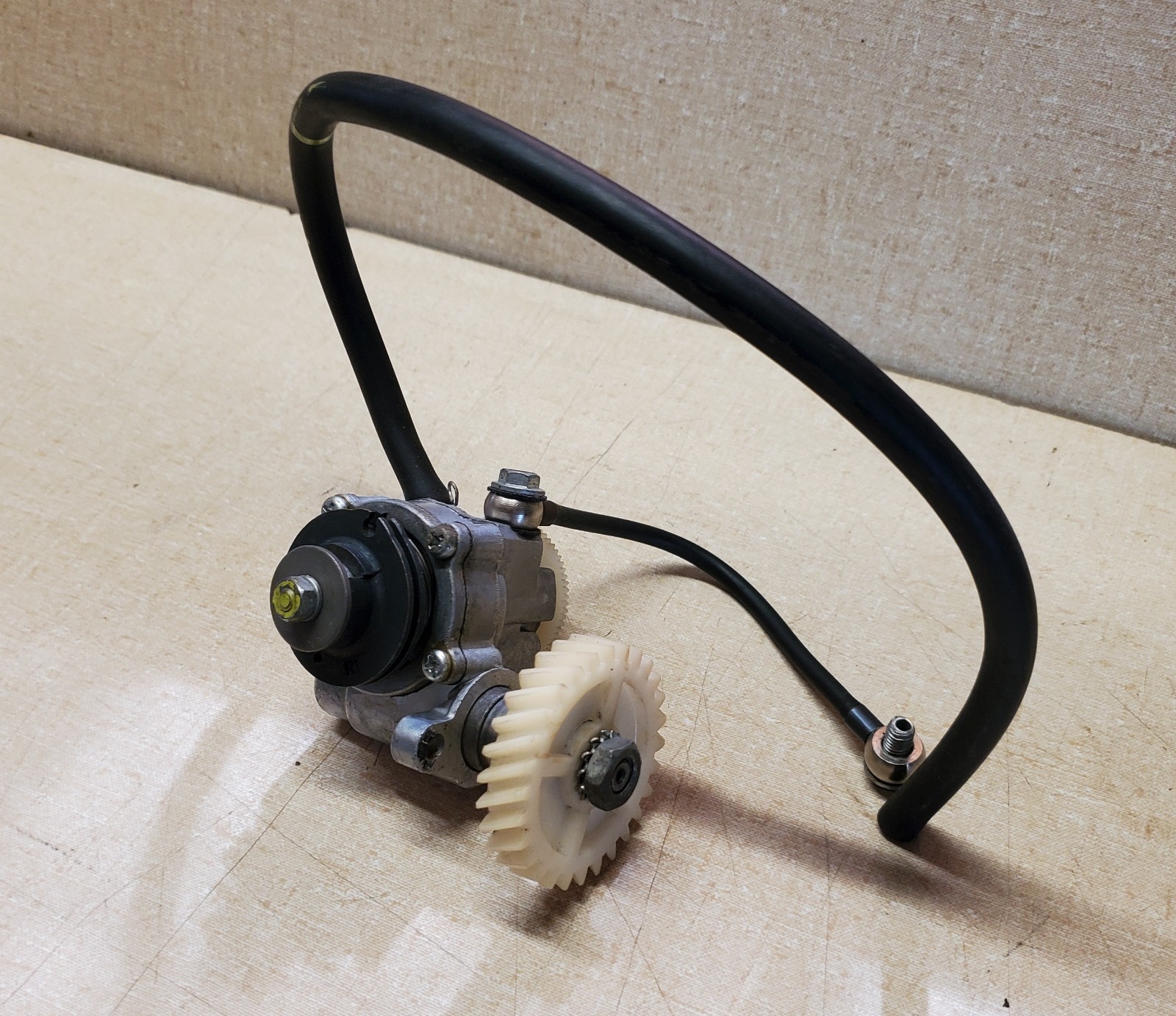 YAMAHA 214-13101-04-00 OIL PUMP AT1 AT2 AT3 CT1 CT2 CT3 DT1 DT2 DT3 RT2 RT3 AT1M