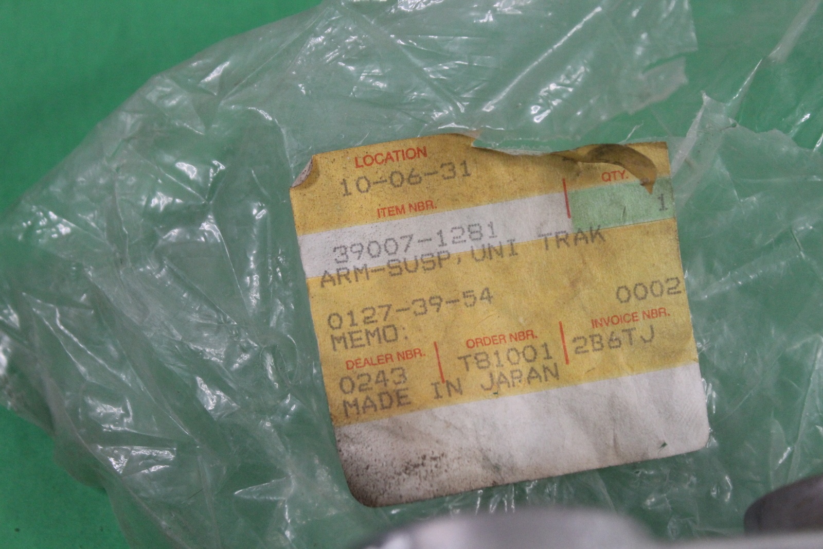 NOS OEM KAWASAKI ARM-SUSP, UNI TRAK ZR750-F5 ZR-7 ZR750F1 ZR750H1 #39007-1281