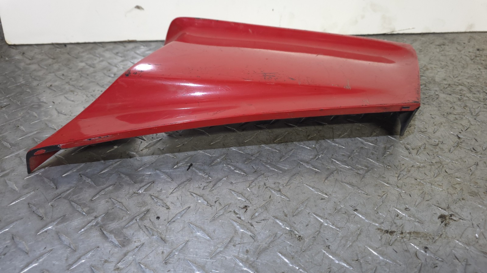 1984-1986 Suzuki GSX1100E GSX1100EF RIGHT SIDE MID FAIRING (1 BROKEN TAB)