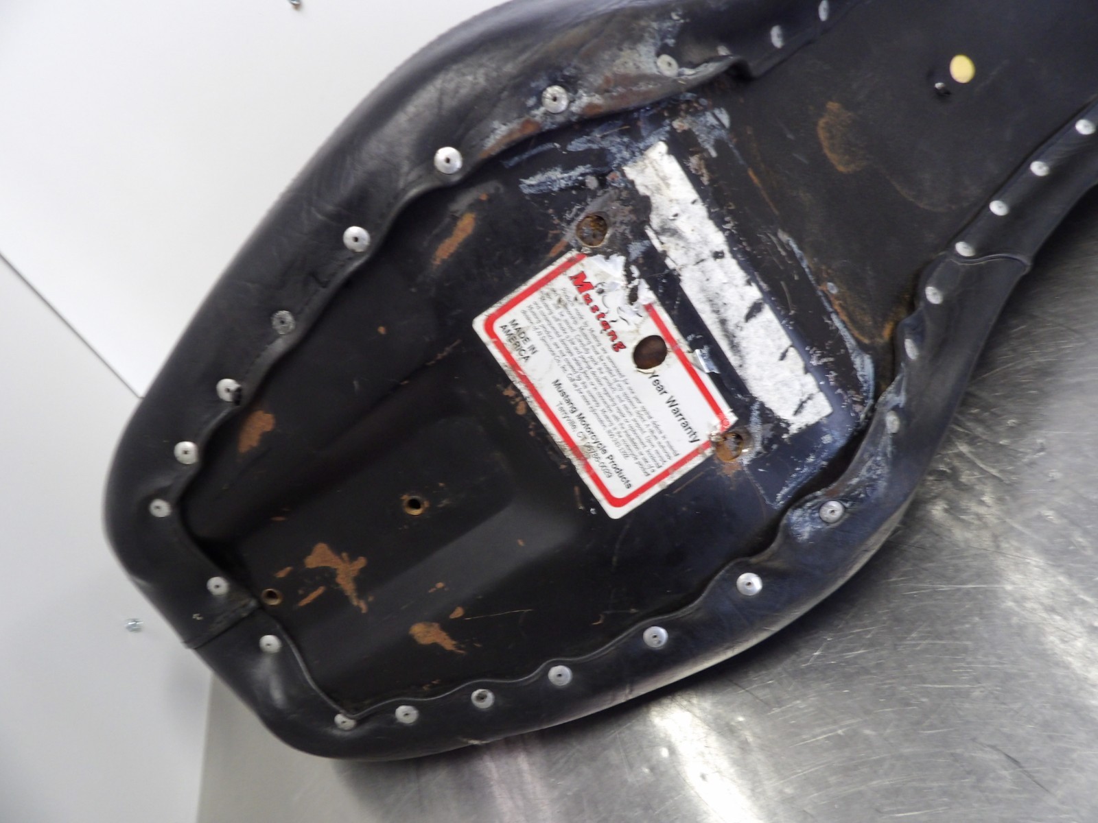 Mustang One-Piece Duke Seat for FX/FL Big Twin ’58-84