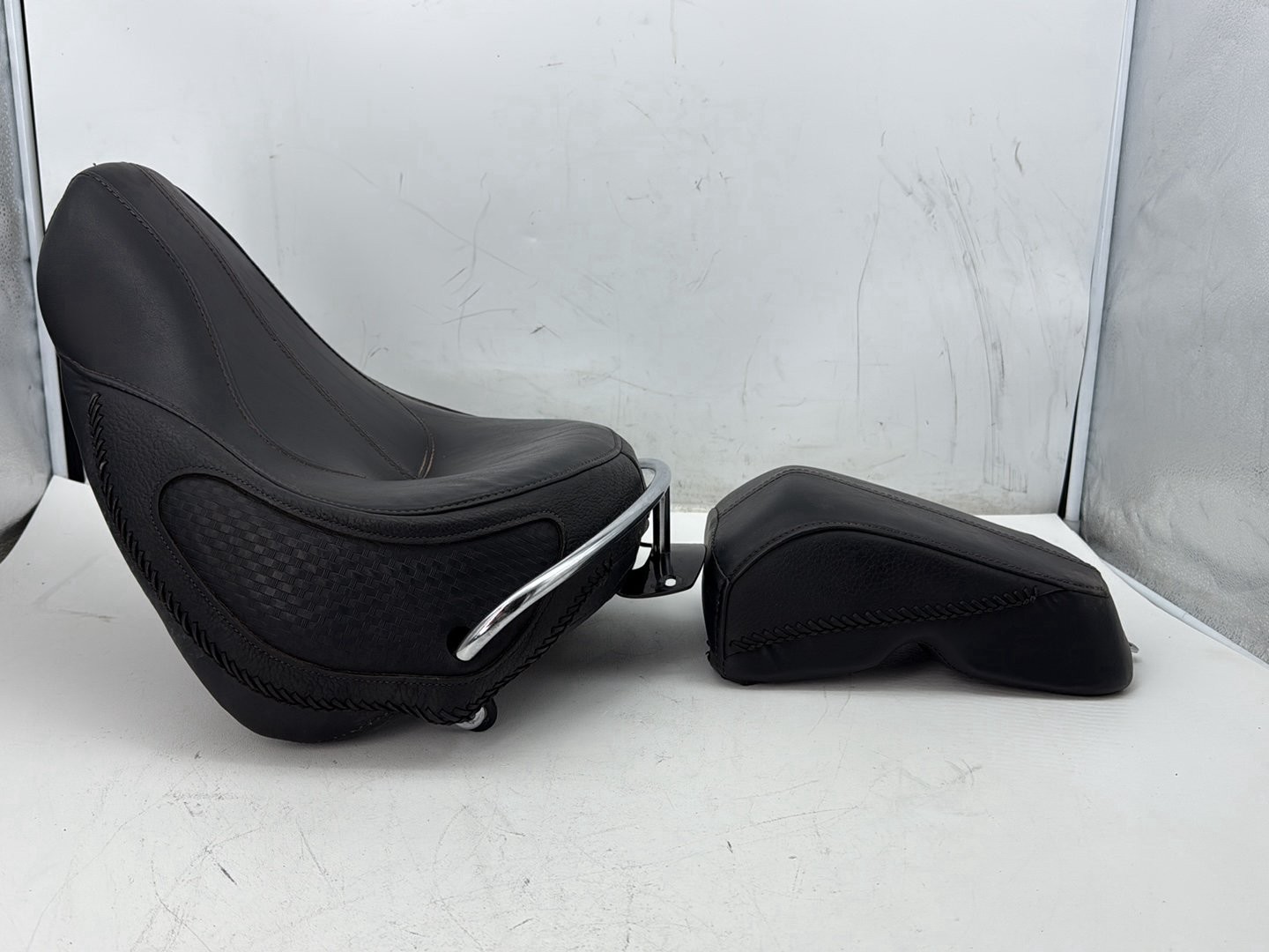2008 Harley Softail Deluxe FLSTN OEM Passenger Rider Driver Seat Saddle