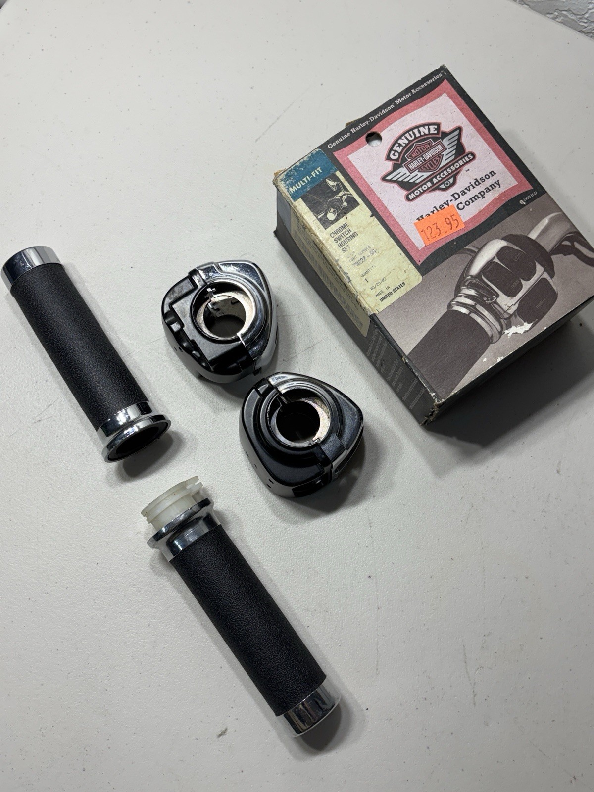 Harley Davidson Chrome And Black Switch Housing 1 Inch With Grips HD Genuine