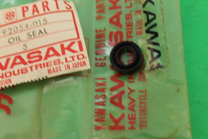 NOS Kawasaki Oil Seal 1974-1975 G4TR 1976 KV100 PART# 92054-015