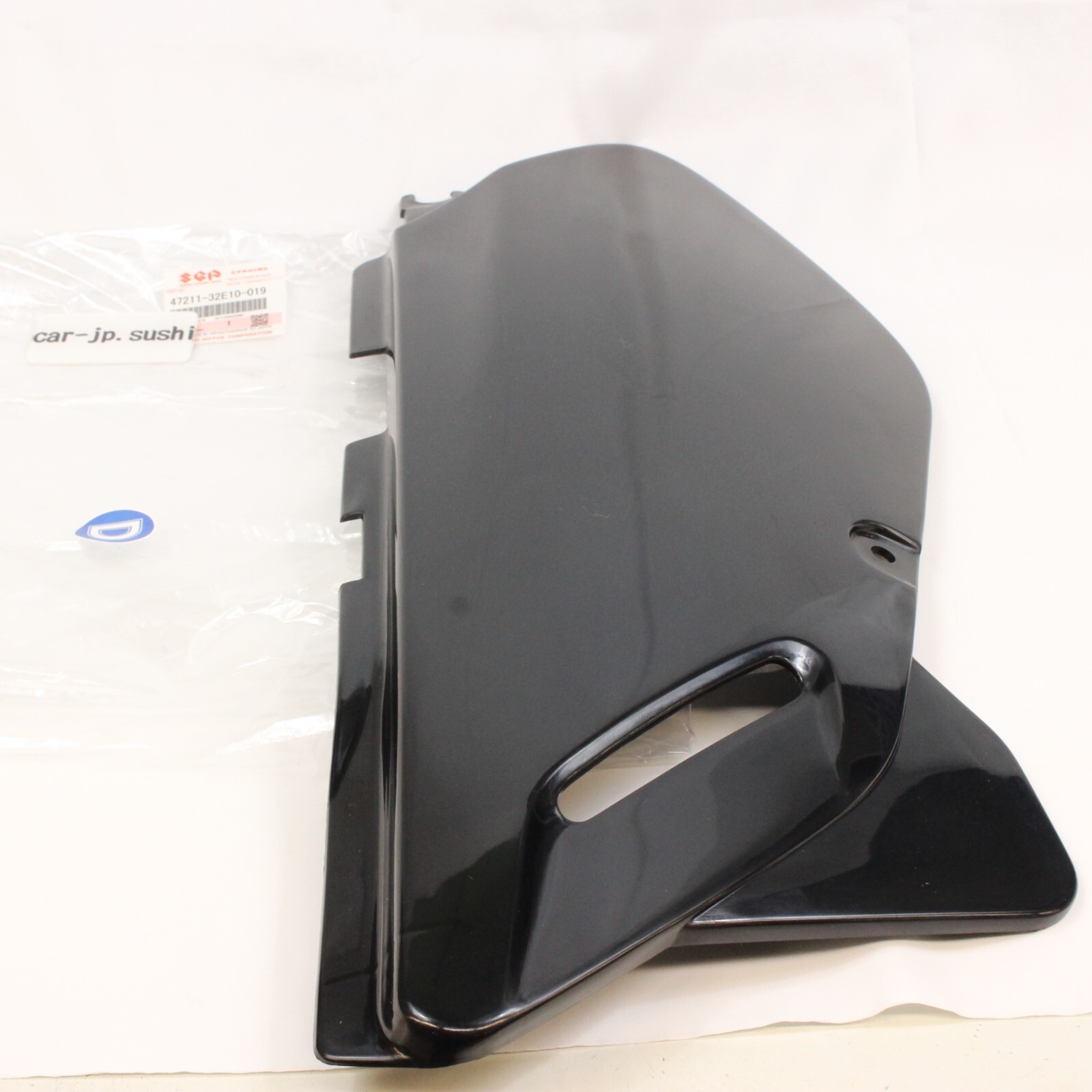 SUZUKI OEM 96-23 DR560SE BLACK SIDE FRAME COVERS L&R Set 47211 & 47111-32E10-019