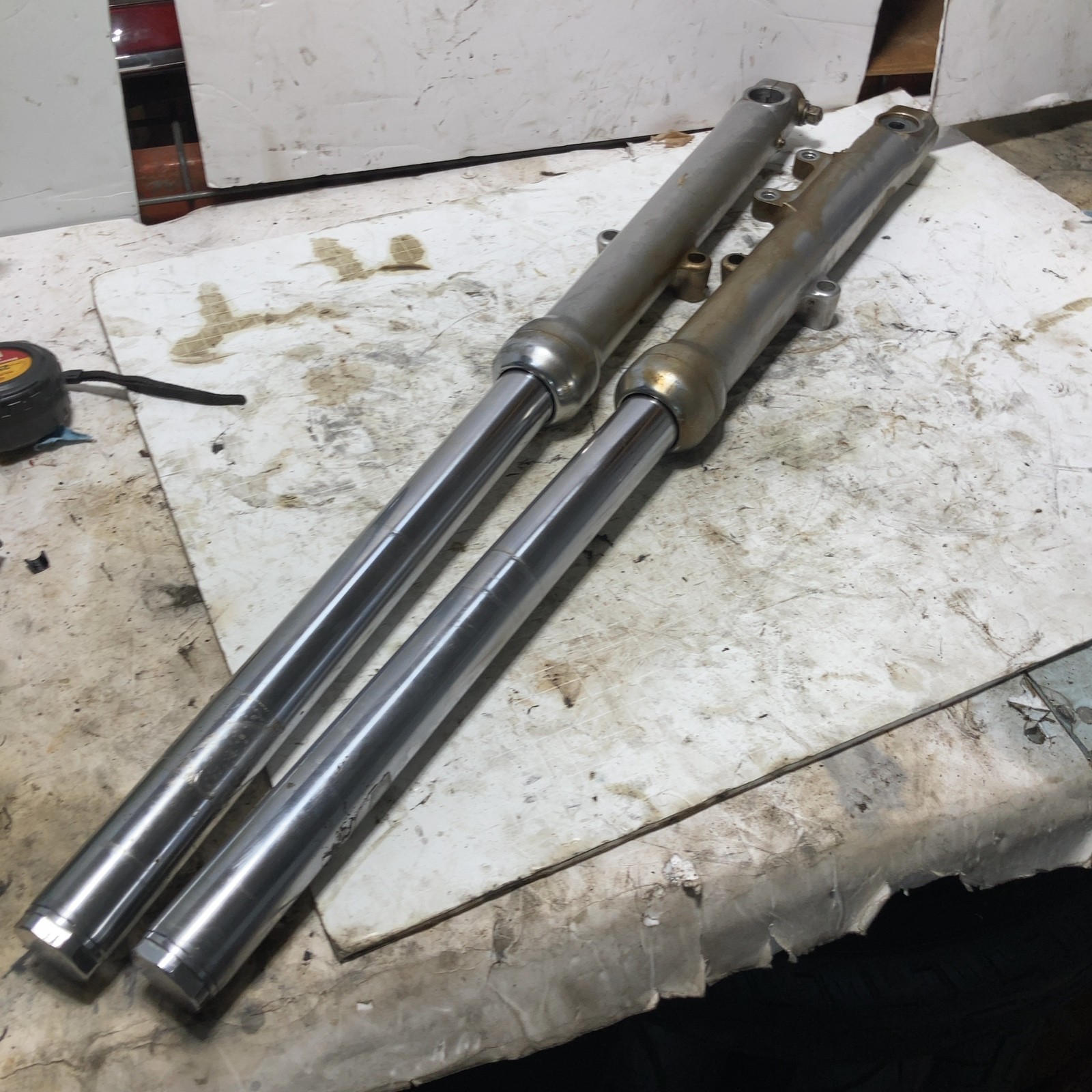 04-05 Harley Dyna OEM Front Fork Set Pair Shock Suspension NEED RESEAL STRAIGHT