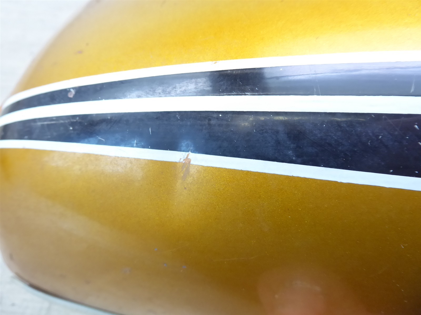1972 Honda CB350 Twin H21022) gold gas petrol fuel tank with cap and emblems