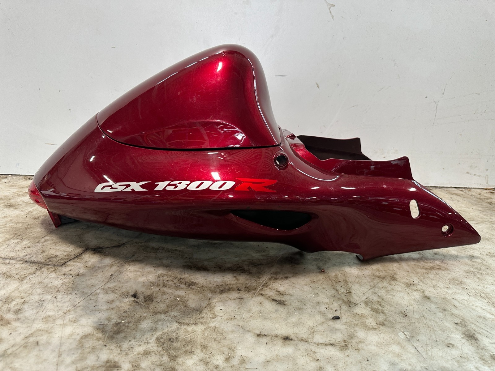 99-07 Suzuki Hayabusa GSXR 1300 BACK REAR TAIL FAIRING SEAT COWL LIGHT OEM MINT